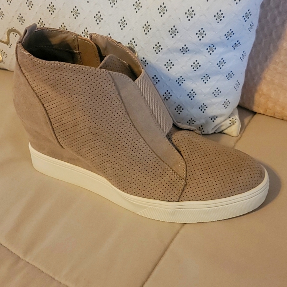 Wedge shoes